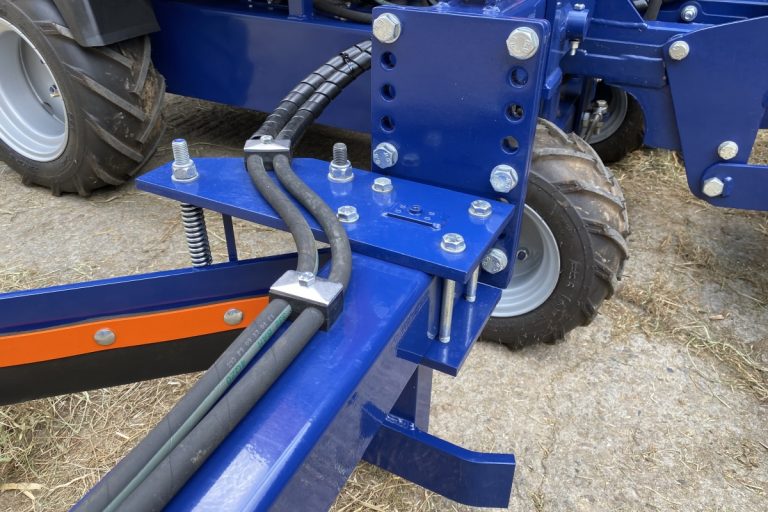 EVO-BED PERSEI Cubicle Rake | Cubicle Equipment - RS Agri