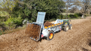 ATLAS 16 spreading muck
